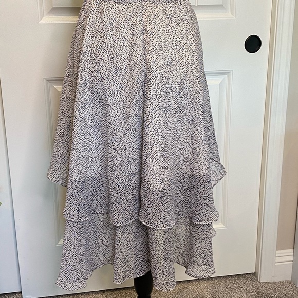 New! Beautiful Layered Chiffon Plunging Neck Dress - Picture 7 of 10